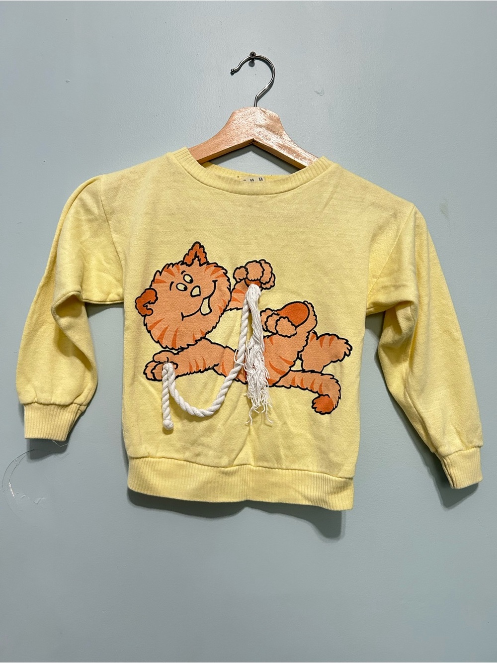Vintage Kids Yellow Cat Sweatshirt size 5
